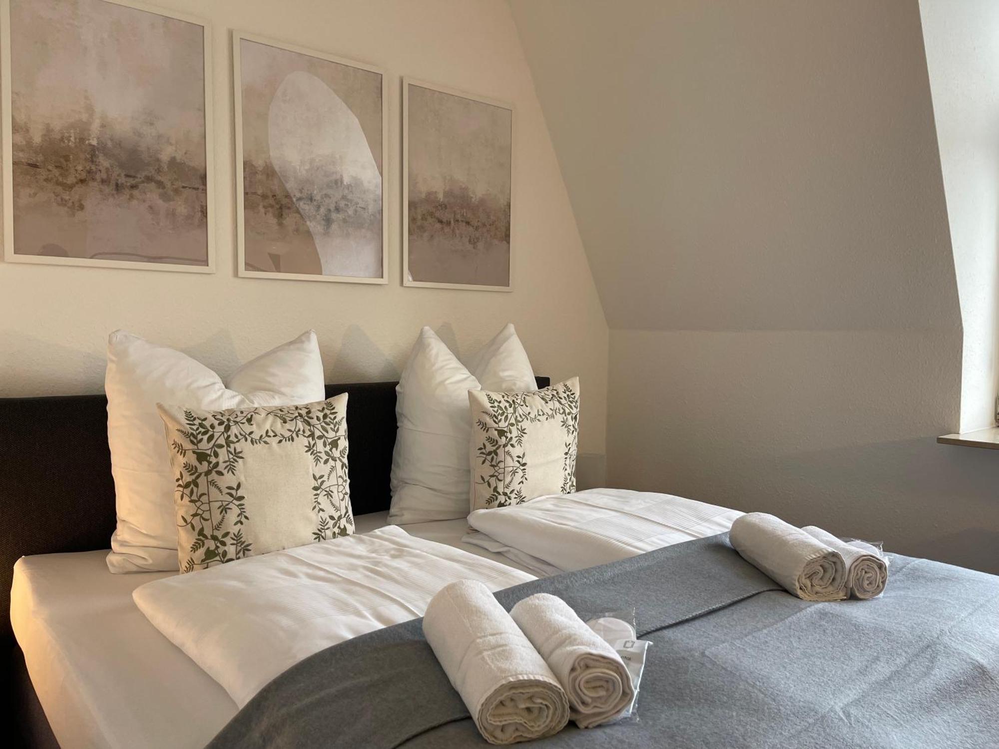 Raha Apartments - Modernes Studio-Apartment - Hbf - Gratis Parkplatz Erfurt Kültér fotó