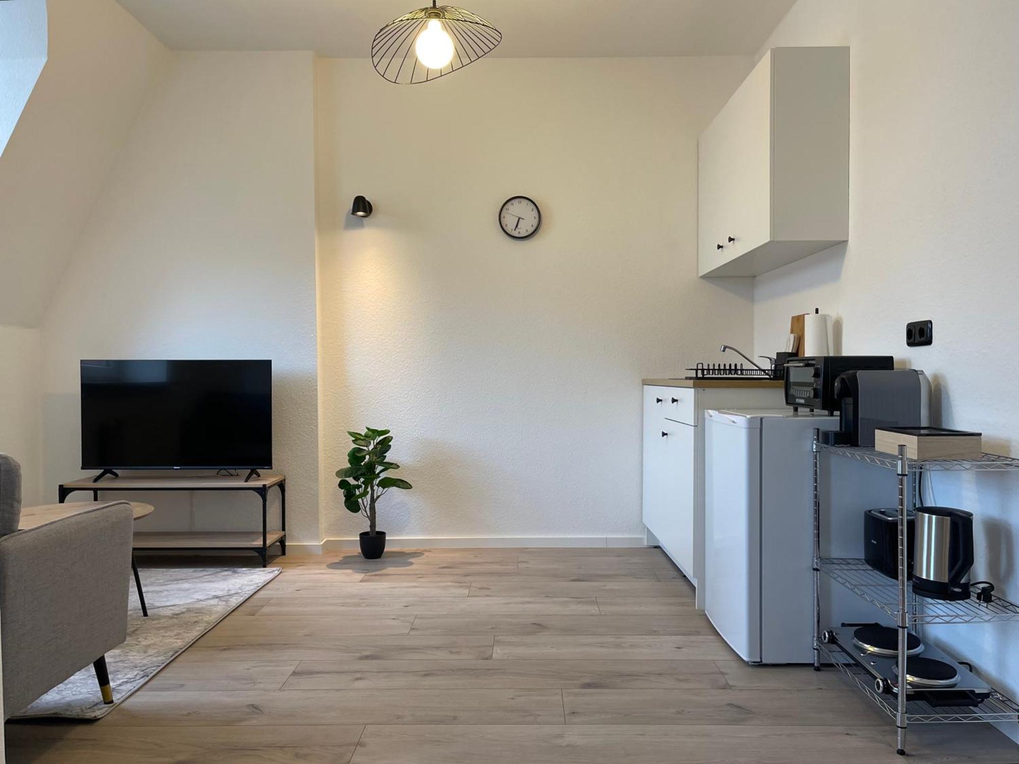 Raha Apartments - Modernes Studio-Apartment - Hbf - Gratis Parkplatz Erfurt Kültér fotó