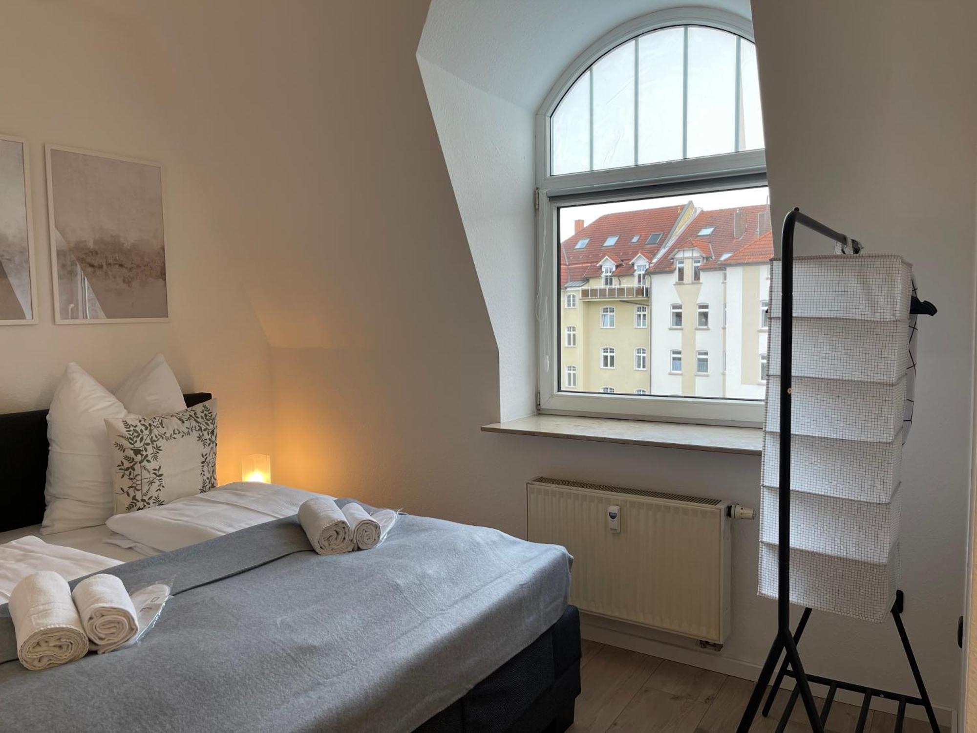 Raha Apartments - Modernes Studio-Apartment - Hbf - Gratis Parkplatz Erfurt Kültér fotó
