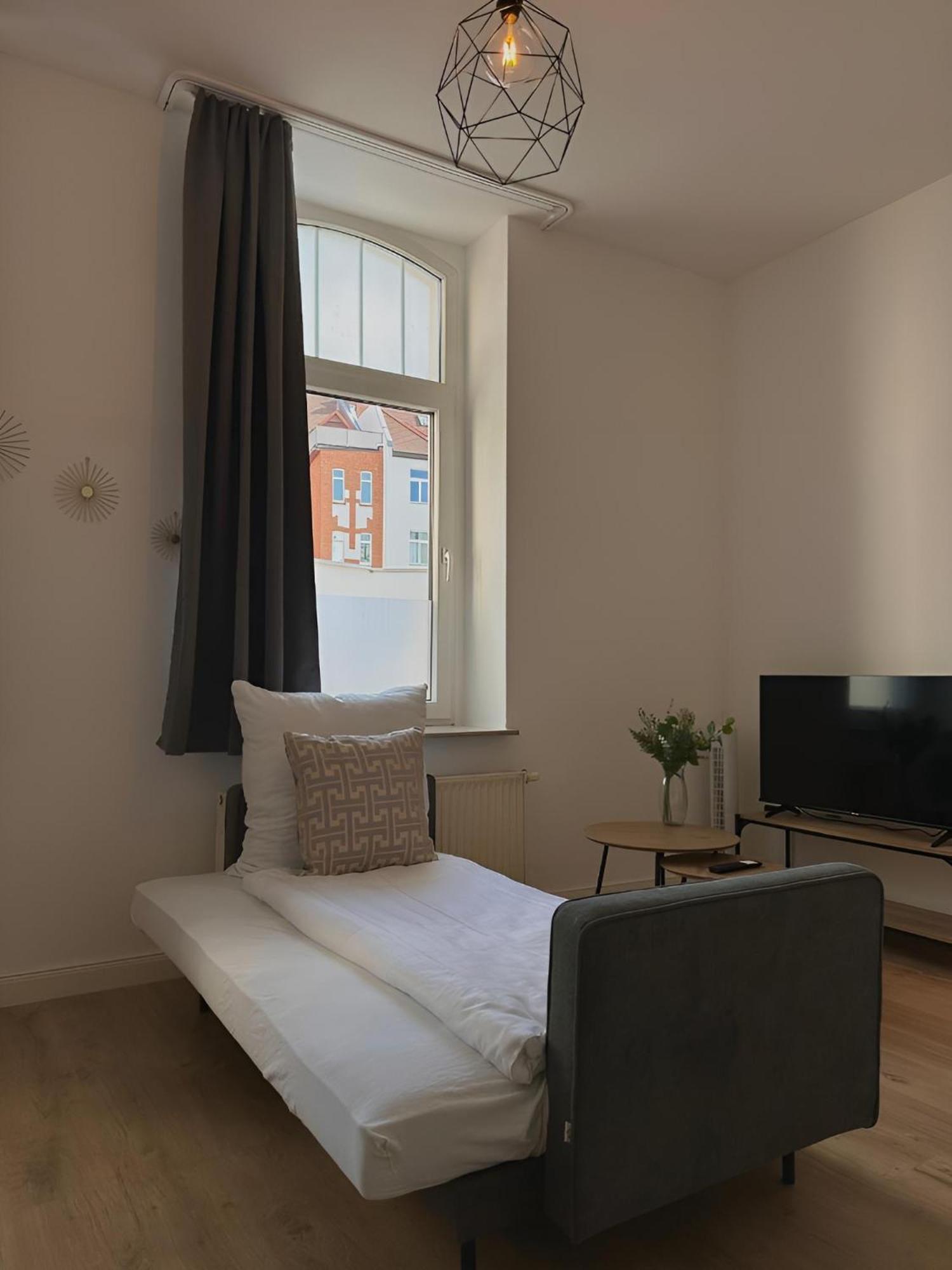 Raha Apartments - Modernes Studio-Apartment - Hbf - Gratis Parkplatz Erfurt Kültér fotó