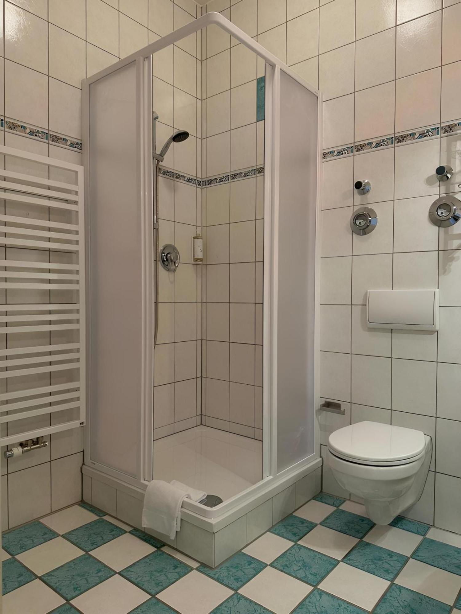 Raha Apartments - Modernes Studio-Apartment - Hbf - Gratis Parkplatz Erfurt Kültér fotó