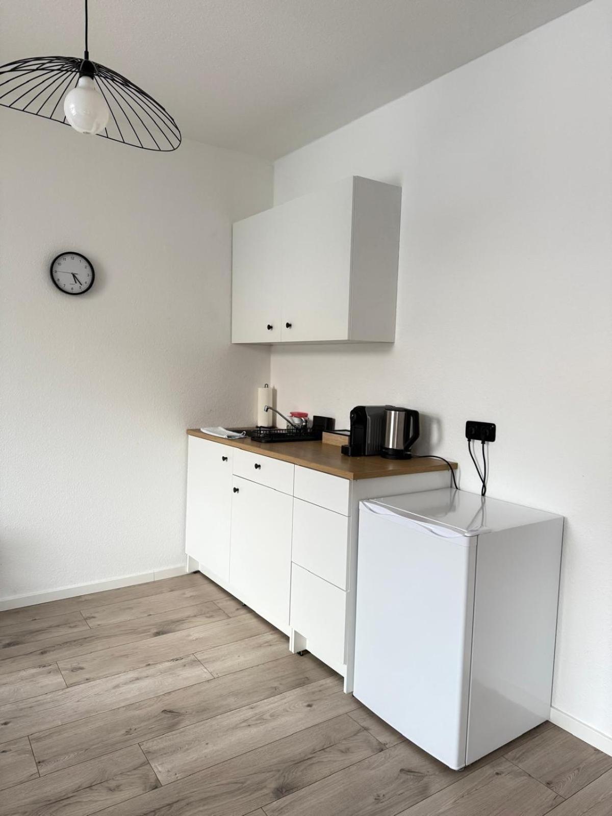 Raha Apartments - Modernes Studio-Apartment - Hbf - Gratis Parkplatz Erfurt Kültér fotó