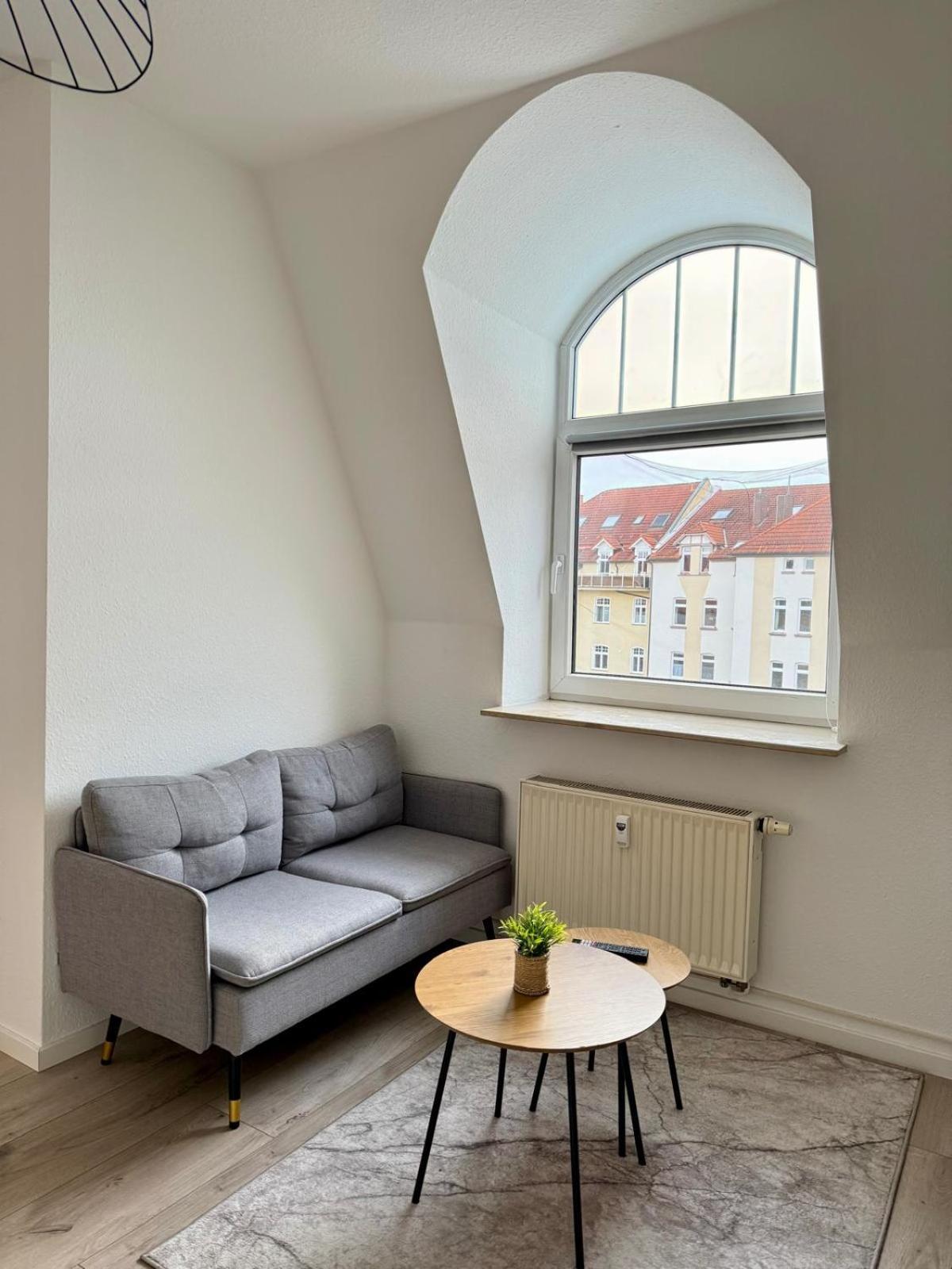 Raha Apartments - Modernes Studio-Apartment - Hbf - Gratis Parkplatz Erfurt Kültér fotó