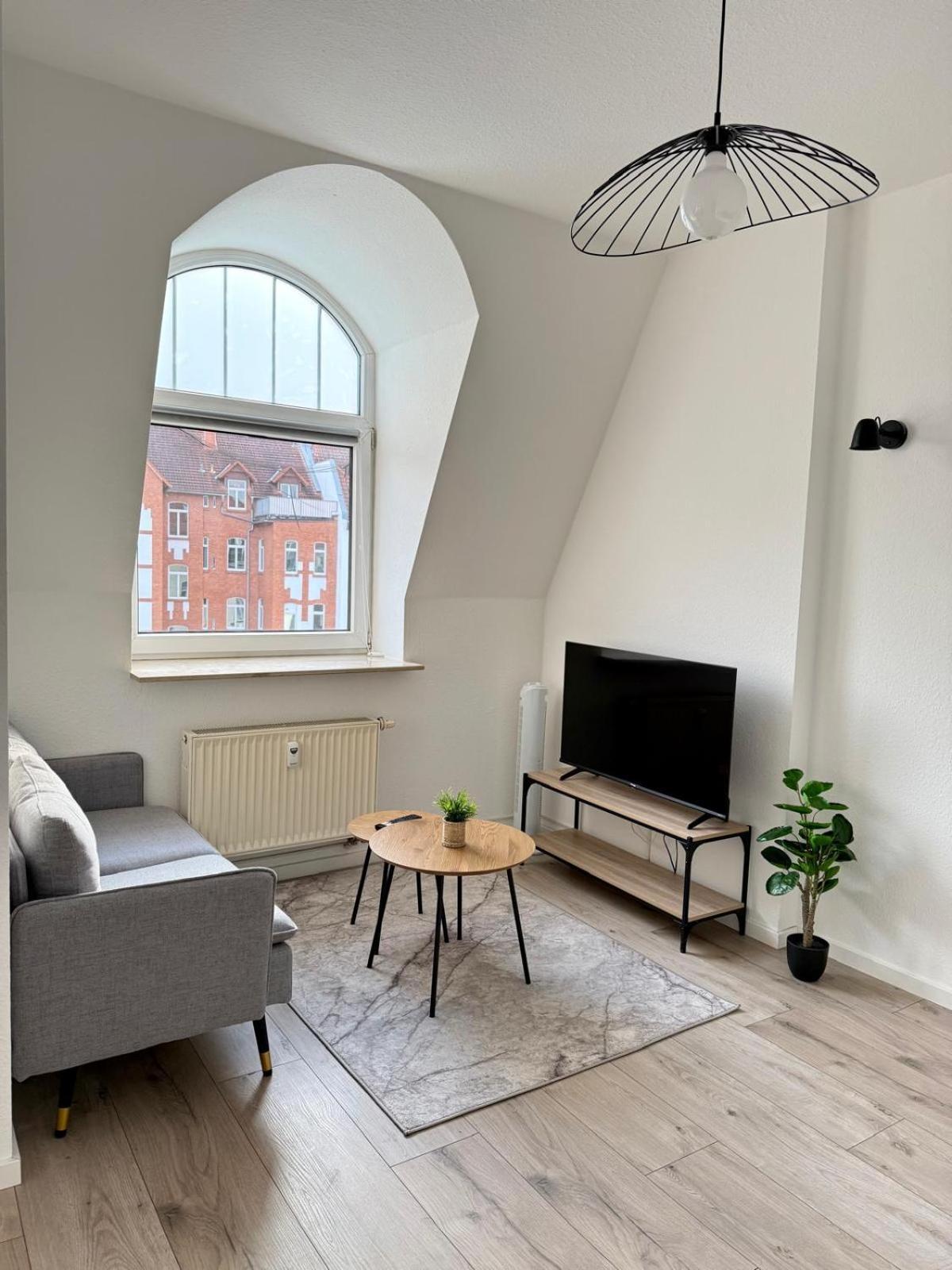 Raha Apartments - Modernes Studio-Apartment - Hbf - Gratis Parkplatz Erfurt Kültér fotó
