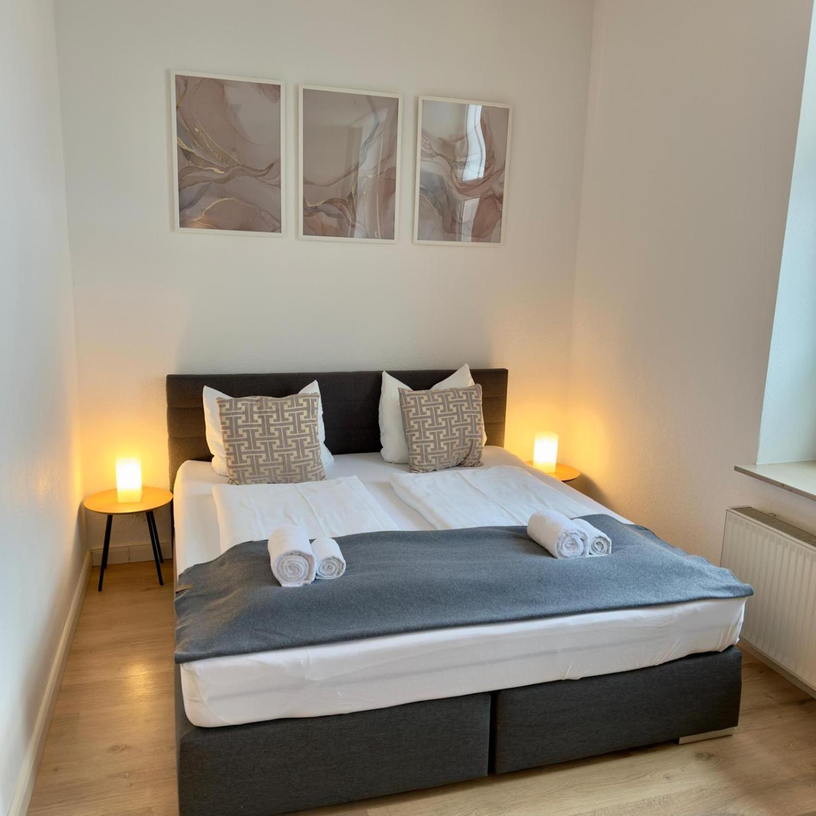 Raha Apartments - Modernes Studio-Apartment - Hbf - Gratis Parkplatz Erfurt Kültér fotó