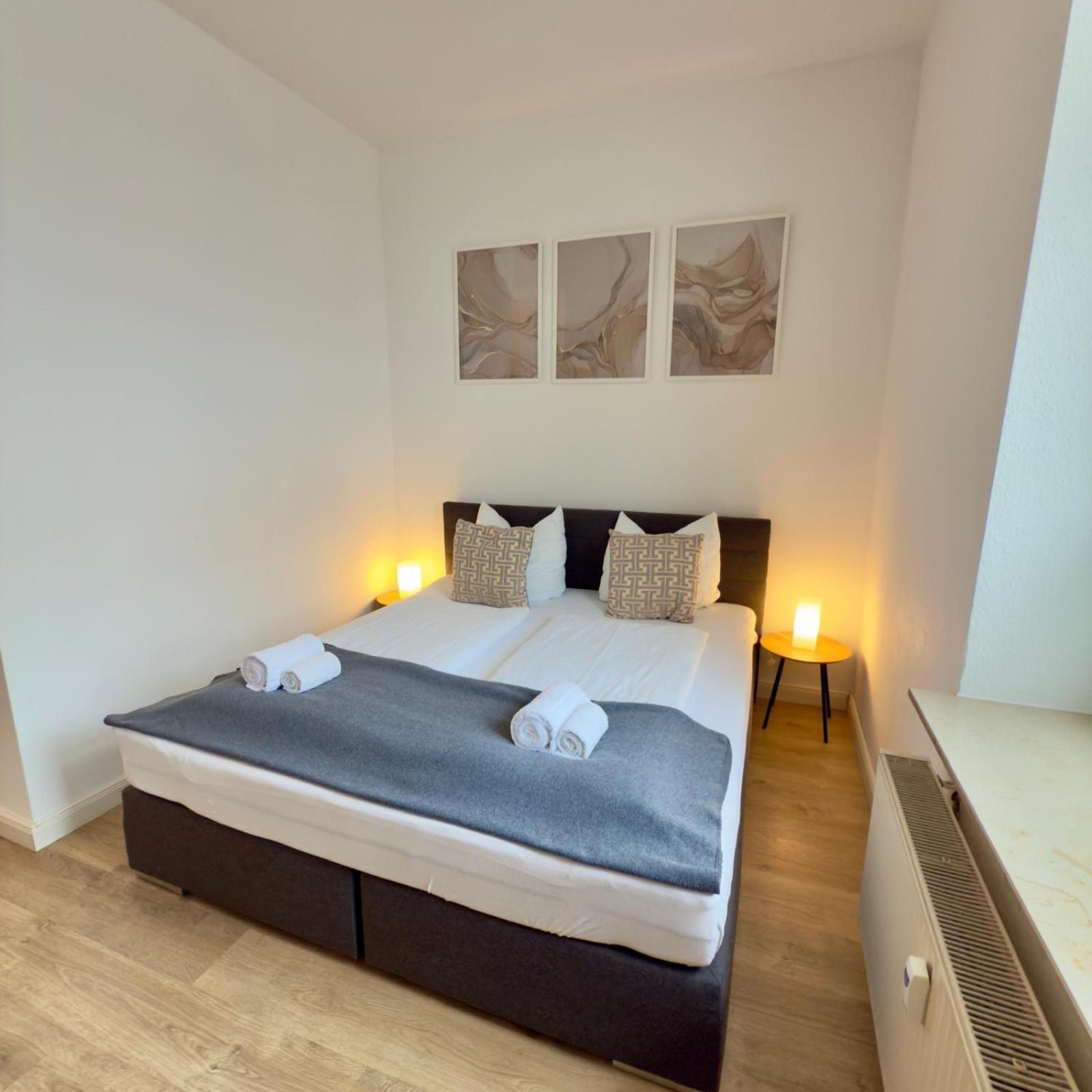 Raha Apartments - Modernes Studio-Apartment - Hbf - Gratis Parkplatz Erfurt Kültér fotó